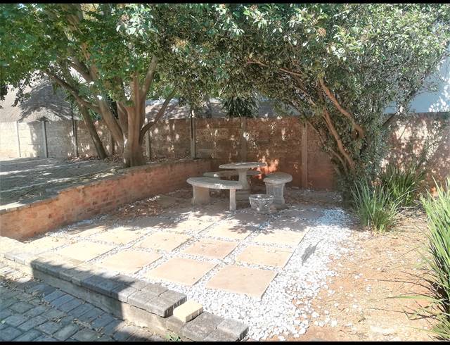 76M² BUSINESS TO LET IN CLUBVIEW